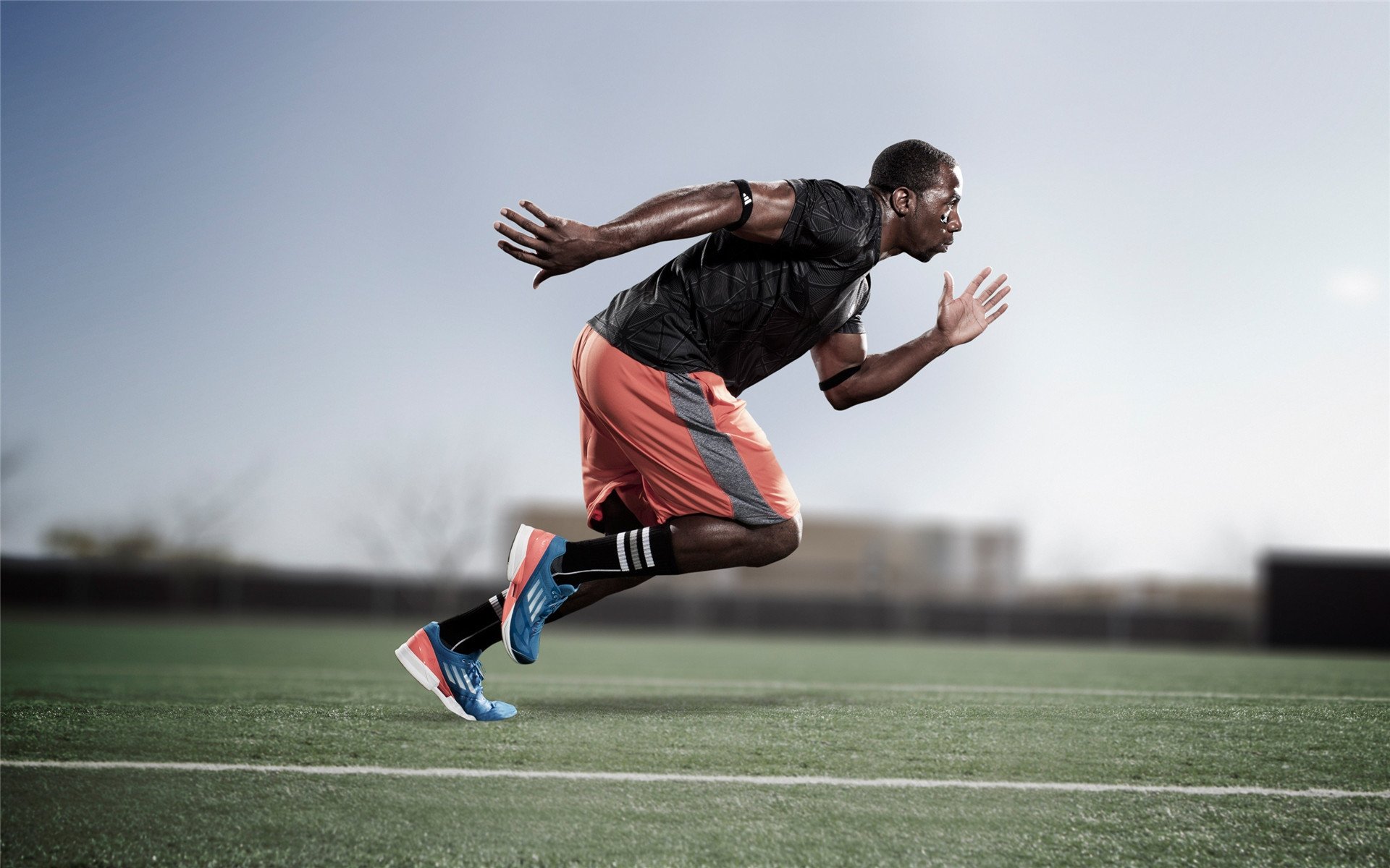 “岩壁一气呵成不落地挑战” 看谁能攀完最长路线