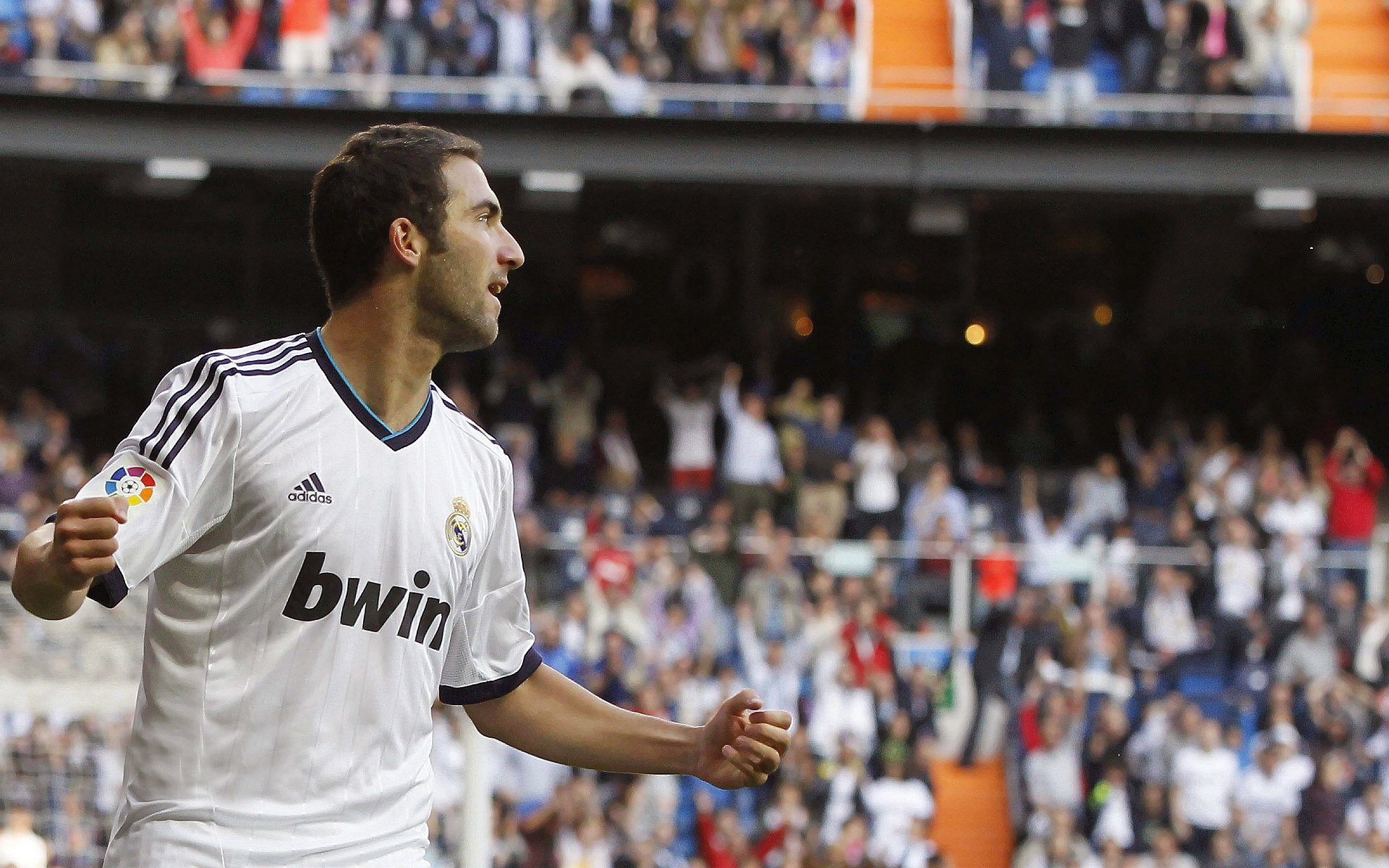 田径“绕场慢跑冥想赛” 比拼谁最能保持均匀呼吸